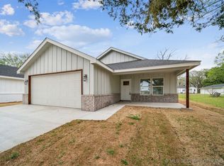 1028 S Cherokee St, Grove, OK 74344