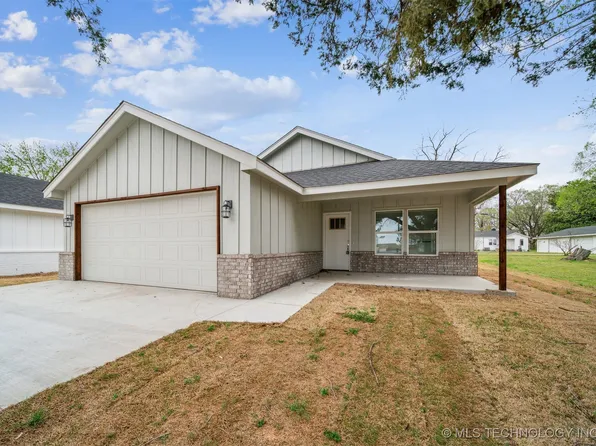 1028 S Cherokee St, Grove, OK 74344