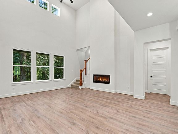 3rd image of 303 Pelican St