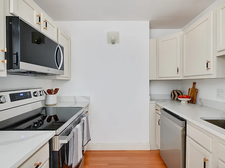 1580 Massachusetts Ave #7C — Photo 12