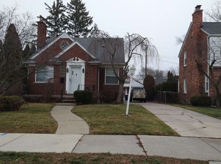 1810 Allard Ave, Grosse Pointe Woods, MI 48236