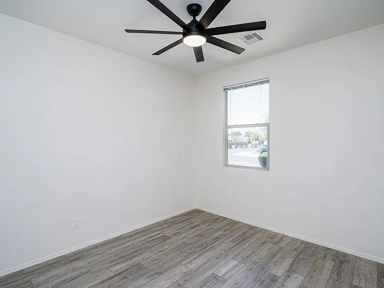 6133 W Evergreen Rd — Photo 3