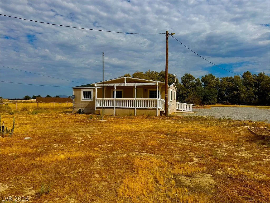 2 bed, 1.0 bath, 1008 sqft, $1,400 — Photo 1