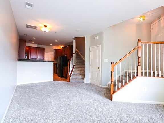 3rd image of 14454 Village High St