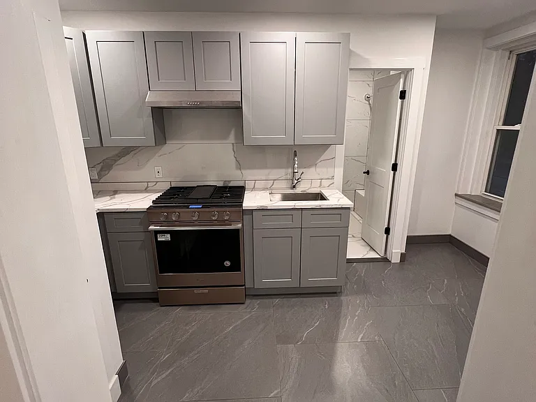 689 Main St #2 — Photo 3