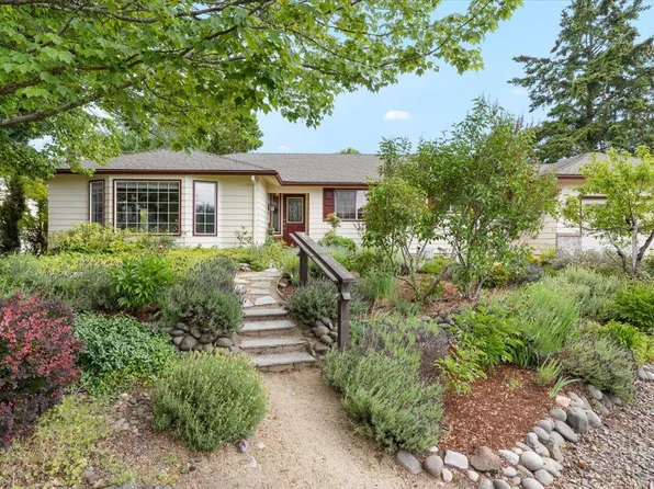 2406 Senate Way, Medford, OR 97504