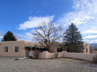 353 Vegas De Taos, Taos, NM 87571