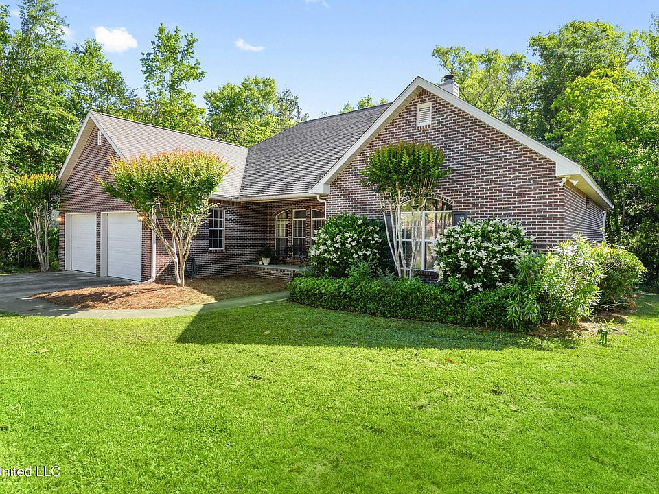 1st image of 806 Magnolia Bayou Blvd