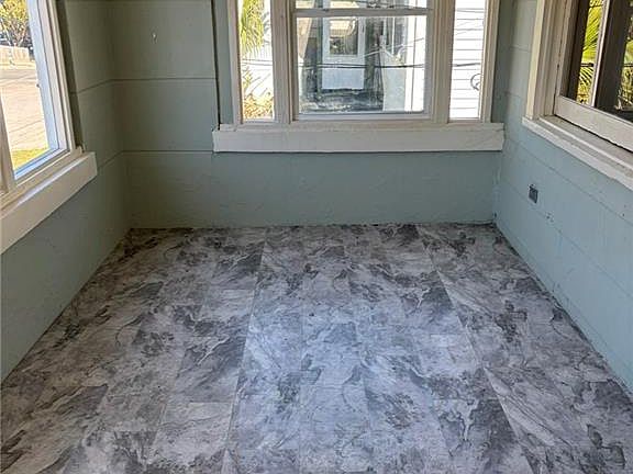 4th image of 2427 Peniston St