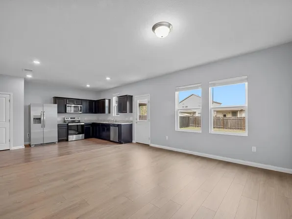 320 Bell Rings Dr, Jarrell, TX 76537