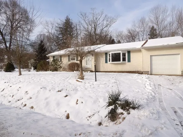 709 New Bedford Rd, West Middlesex, PA 16159