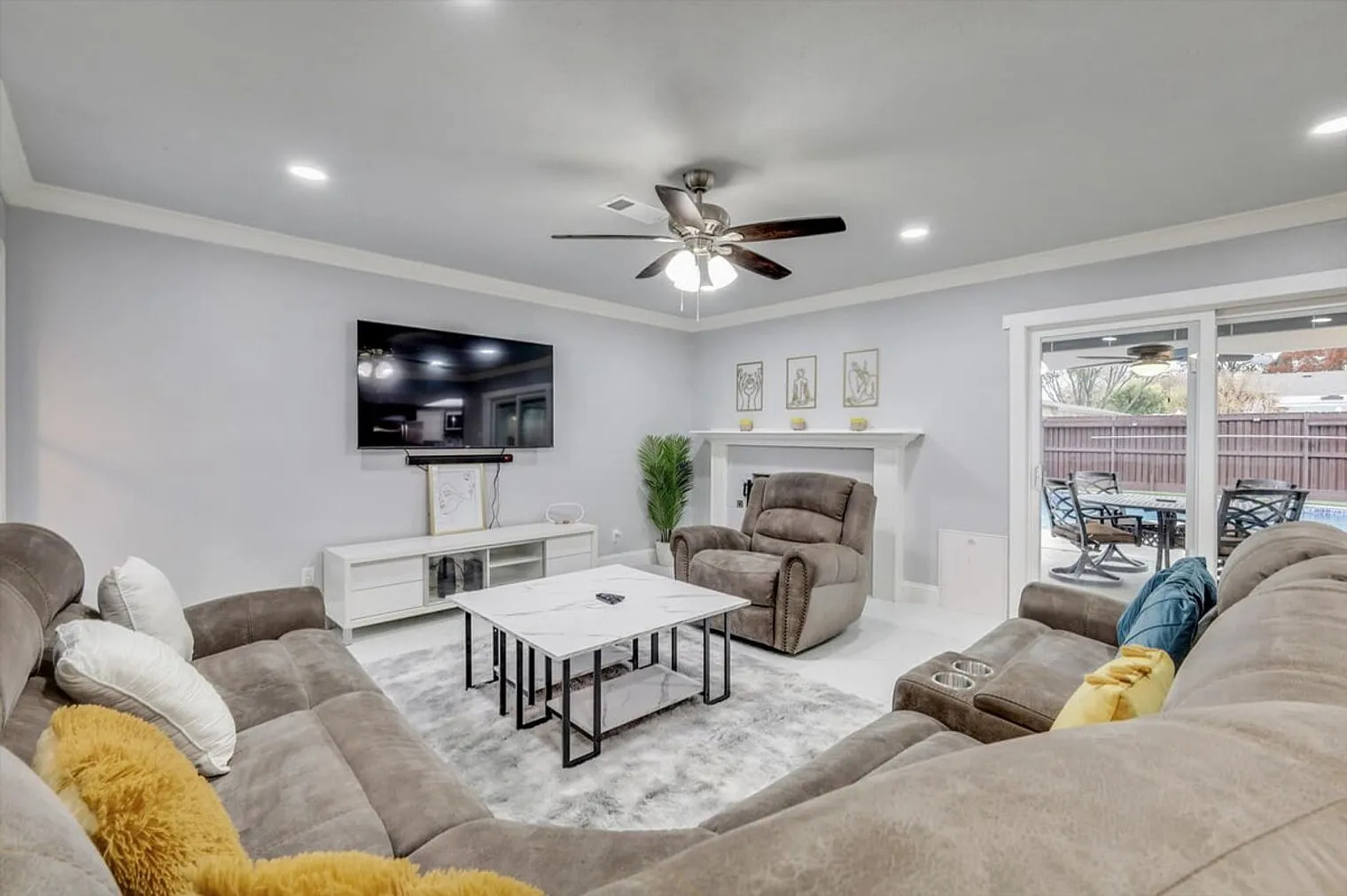 5 bed, 2.0 bath, 2518 sqft, $9,350 — Photo 1