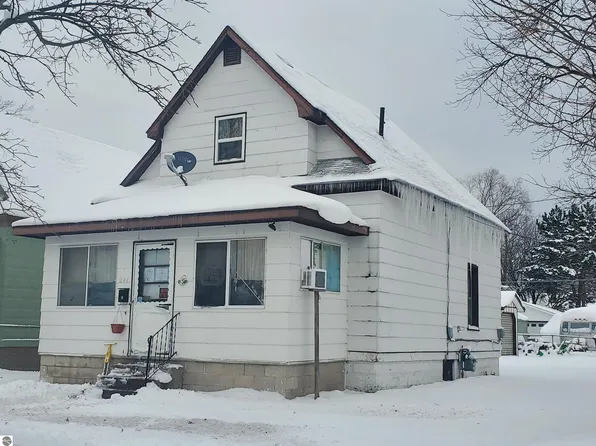 241 E 11th St, Traverse City, MI 49684