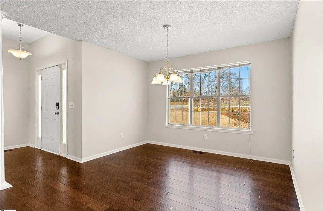 3 bed, 1589 sqft, $2,100 — Photo 4
