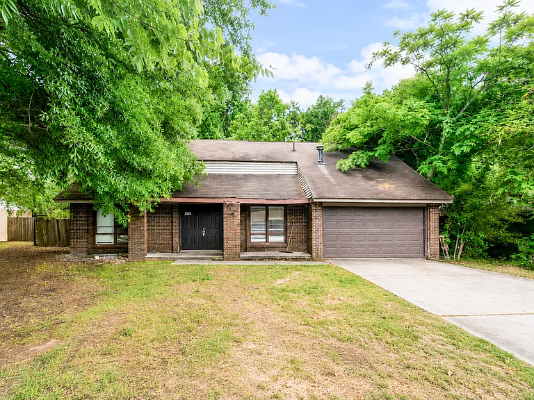 3325 Valley Bend Rd — Photo 2