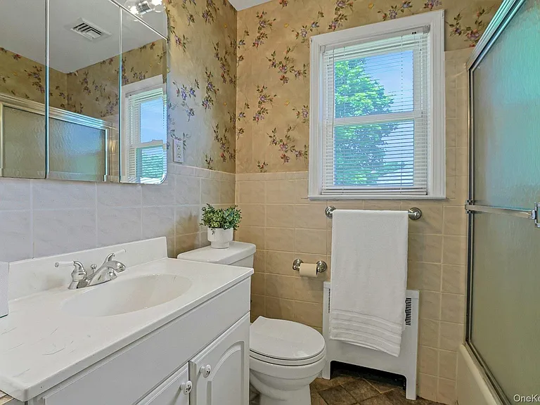 24 Grover Ave — Photo 18