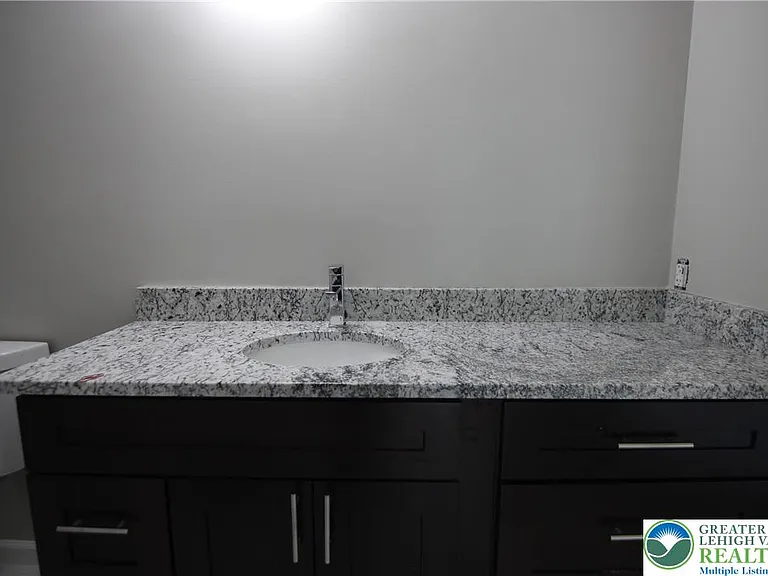 228 Spring House Ln — Photo 11