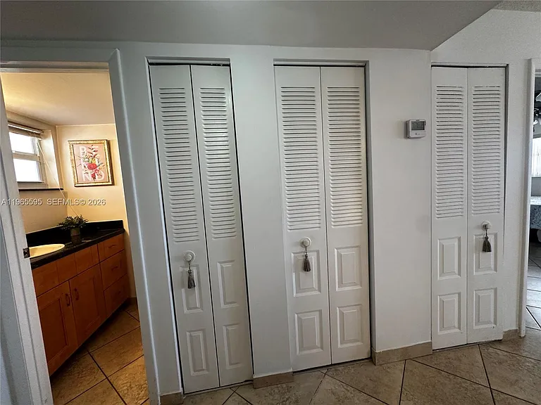 410 SE 2nd St #308 — Photo 25
