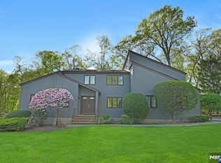 16 N Bayard Ln, Mahwah, NJ 07430