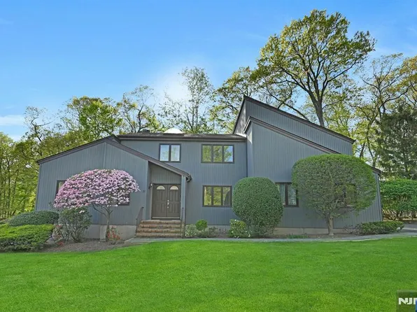 16 N Bayard Ln, Mahwah, NJ 07430