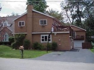 17 S Shore Ln, Lake Zurich, IL 60047