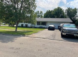 211 3rd Ave NW, Parshall, ND 58770