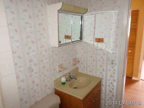 2nd image of 1412 Primrose Ln