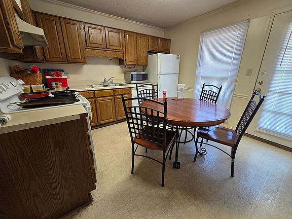 4th image of 1515 S Lumpkin St APT 209