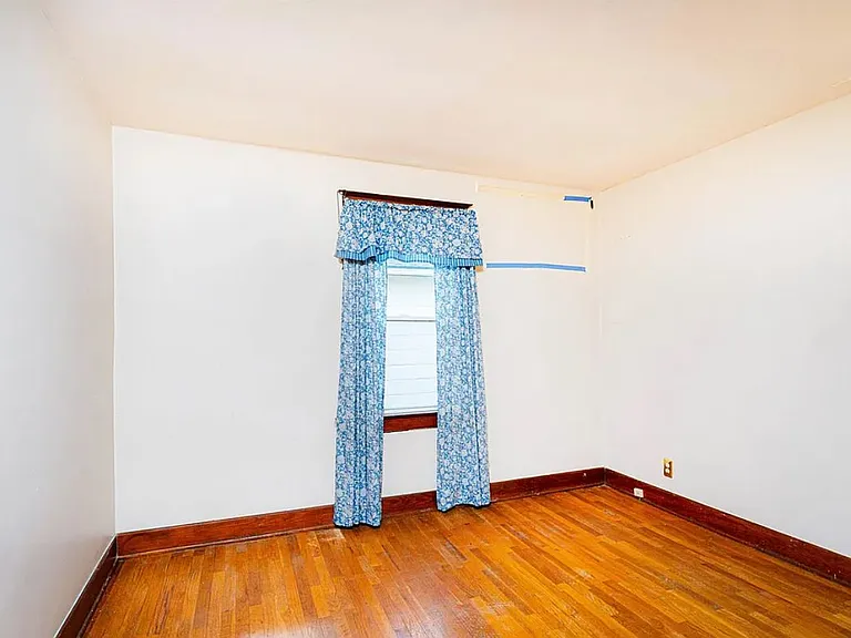 1543 Maine St — Photo 4
