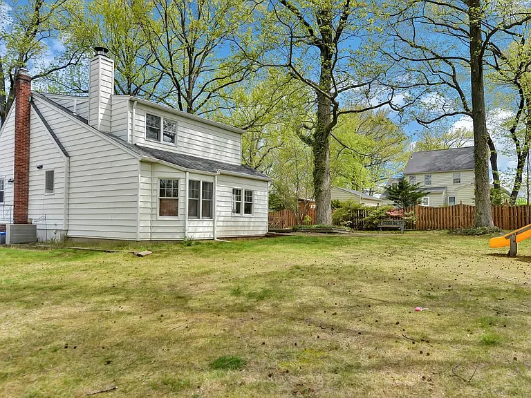 20 Pershing Pl — Photo 17