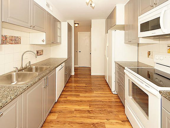 4th image of 1152 Village Creek Ln #906
