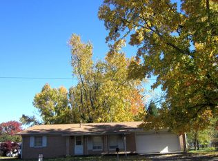 210 April Ave, Carmi, IL 62821