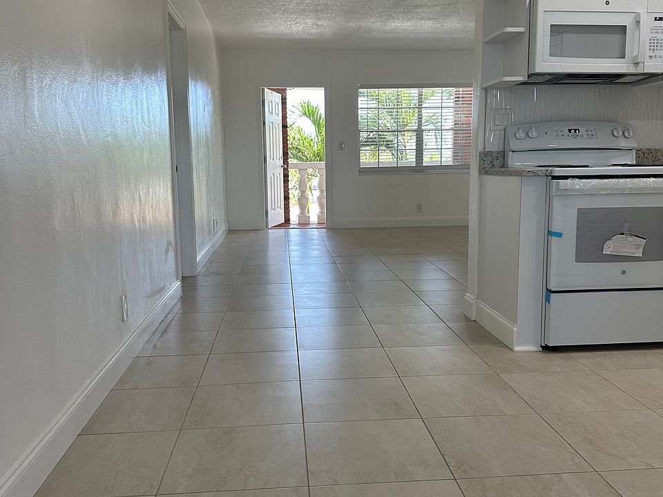 1st image of 2801 NE 51st St #B