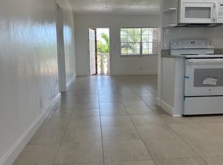 2801 NE 51st St #B, Fort Lauderdale, FL 33308