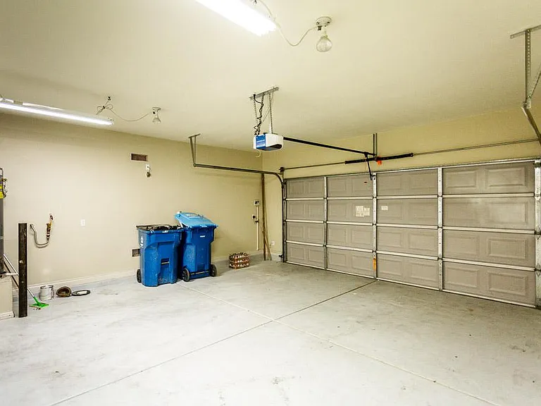 2609 Los Palos St — Photo 30
