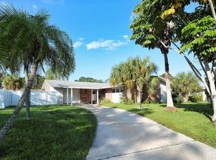 3940 Pin Oaks St, Sarasota, FL 34232