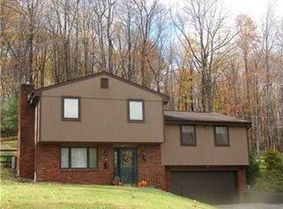 4190 Woodland Dr, Butler, PA 16002
