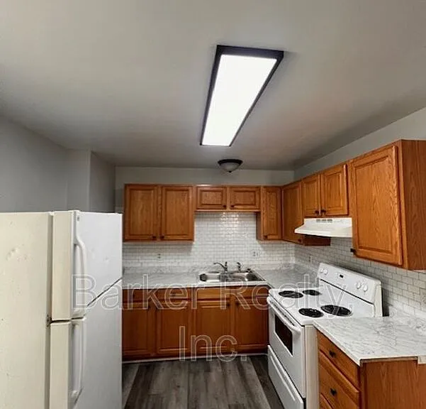 606B E Martin St — Photo 4