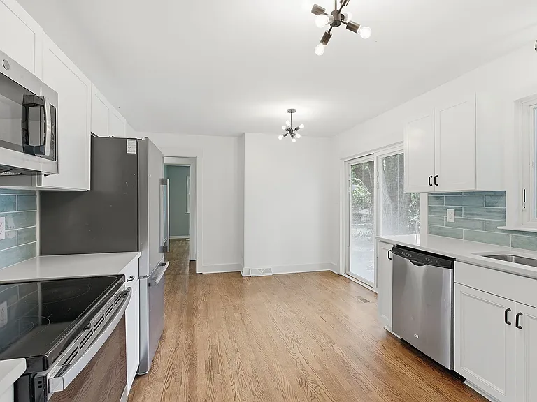 8806 Marty St — Photo 11