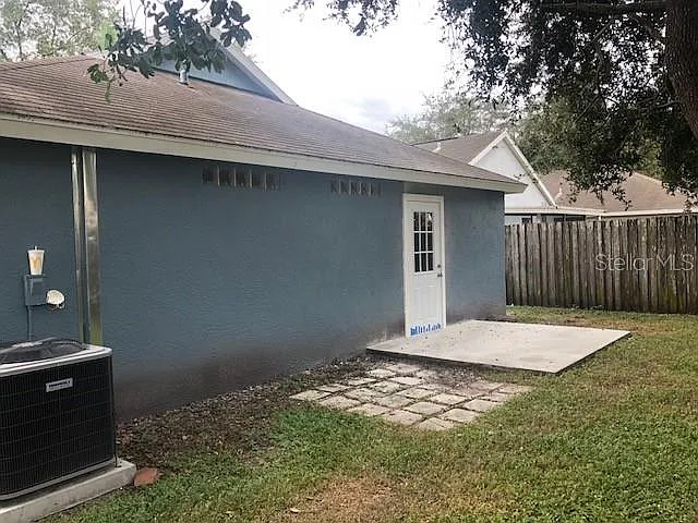 3 bed, 2.0 bath, 1194 sqft, $2,095 — Photo 3