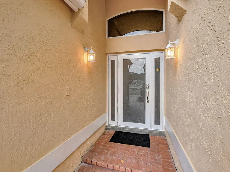 22687 Royal Crown Ter E — Photo 4
