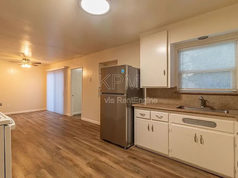 476 E Essex St — Photo 11