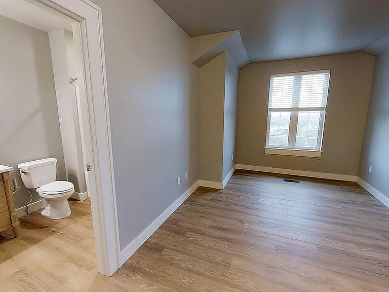 3 Bed Townhouse - Unit 427 - Bedroom + Bath