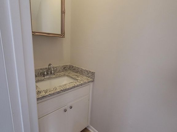 5th image of 513 W Buena Vista Ave