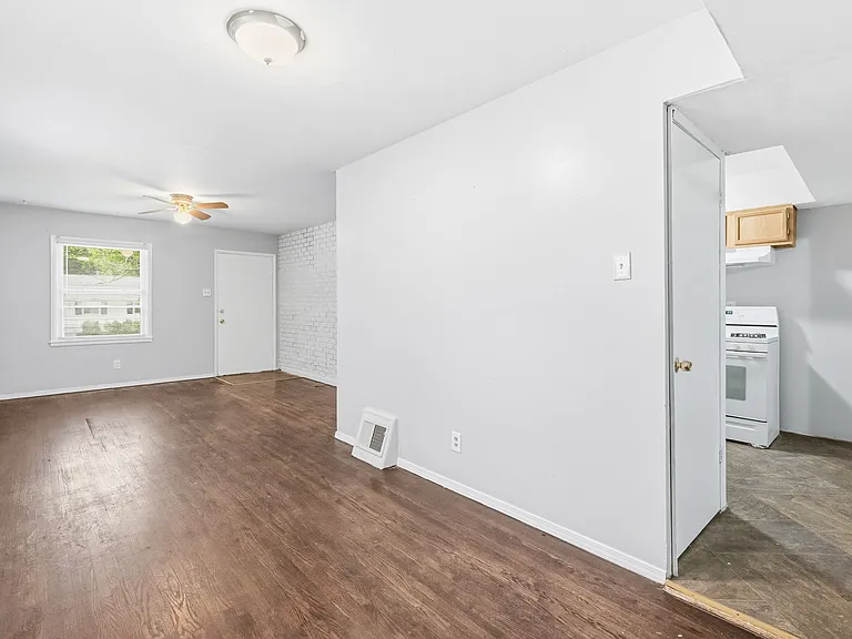 10519 Renfrew Dr — Photo 22