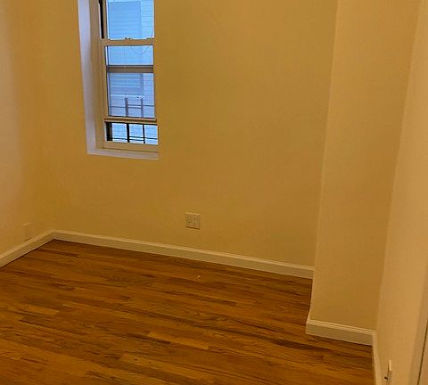 3rd image of 155 E 84th St #5