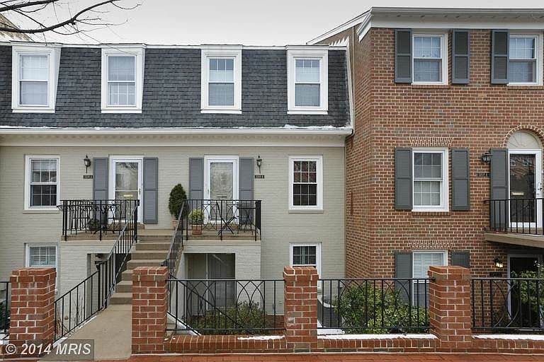 2nd image of 3209 Sutton Pl NW