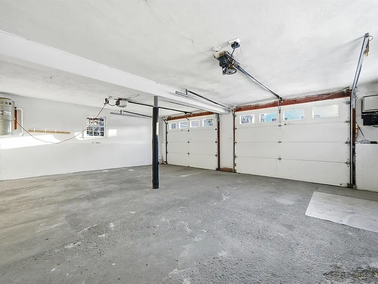 8 Phinney Rd — Photo 35