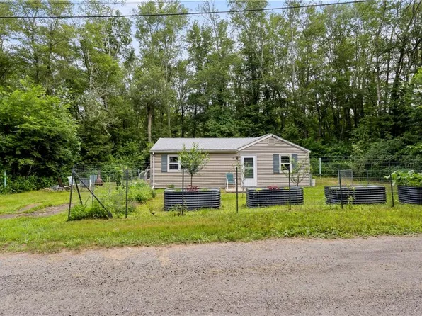 26 Clarke Ave, Hope Valley, RI 02832