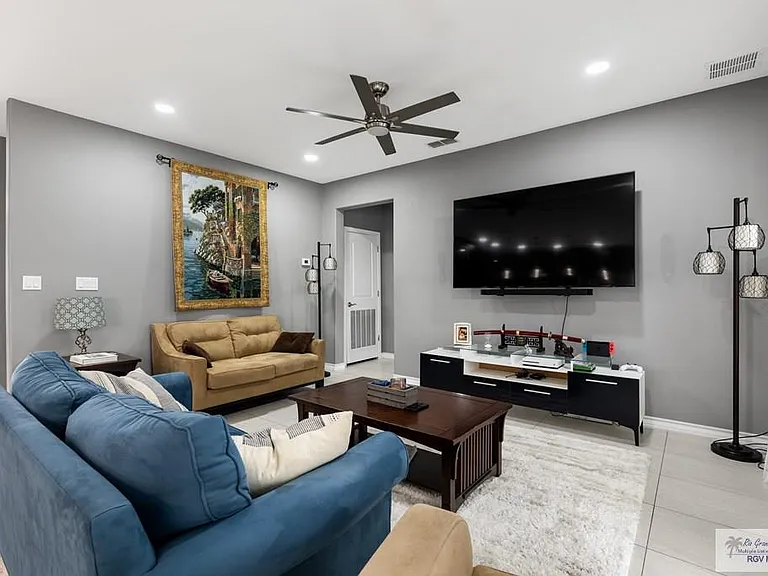 7180 Dominica Dr — Photo 2